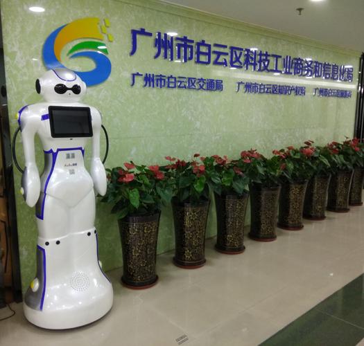 科普宣传教育机器人大白来帮忙_广州澳博信息科技有限公司_送餐机器人